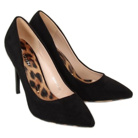 Čerpadla na černém kolíku 9003-18 černá 1