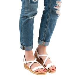 Best Shoes Bílé klínové sandály bílý 2