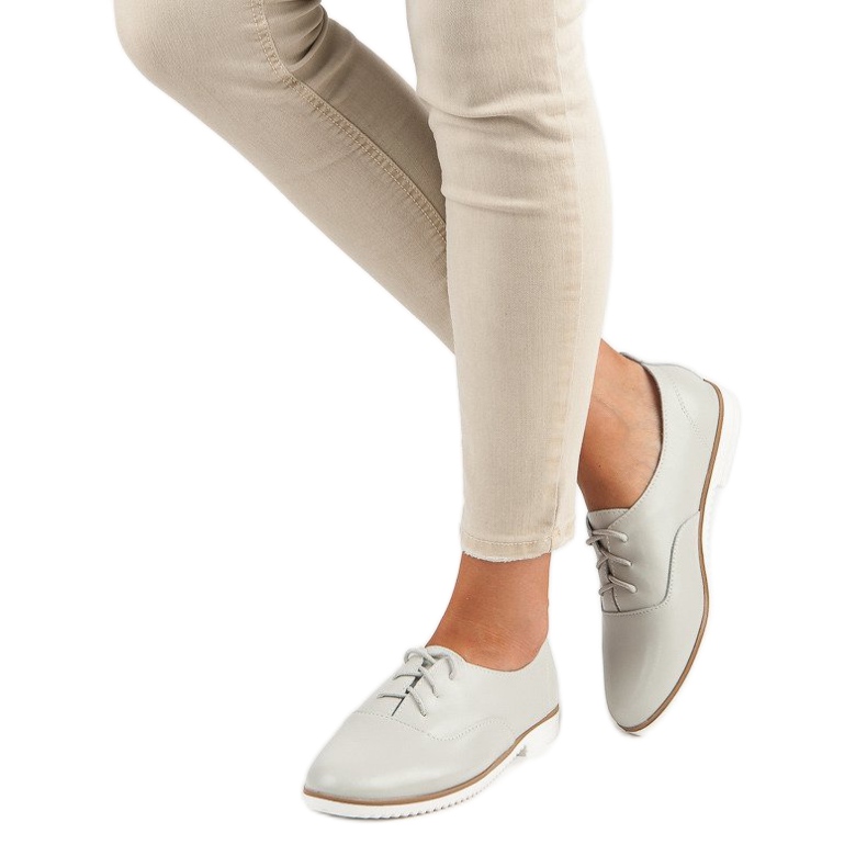 Šedé kožené boty značky MAZARO šedá 2