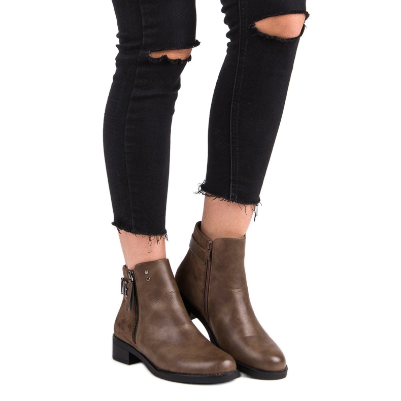 Ideal Shoes Hnědé kozačky na plochém podpatku černý 1