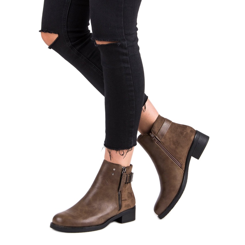 Ideal Shoes Hnědé kozačky na plochém podpatku černý 2