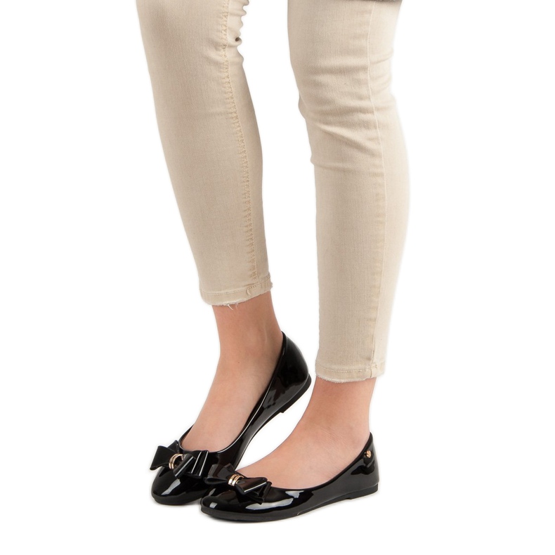 Lakované balerínky s mašlí VINCEZA černý 2