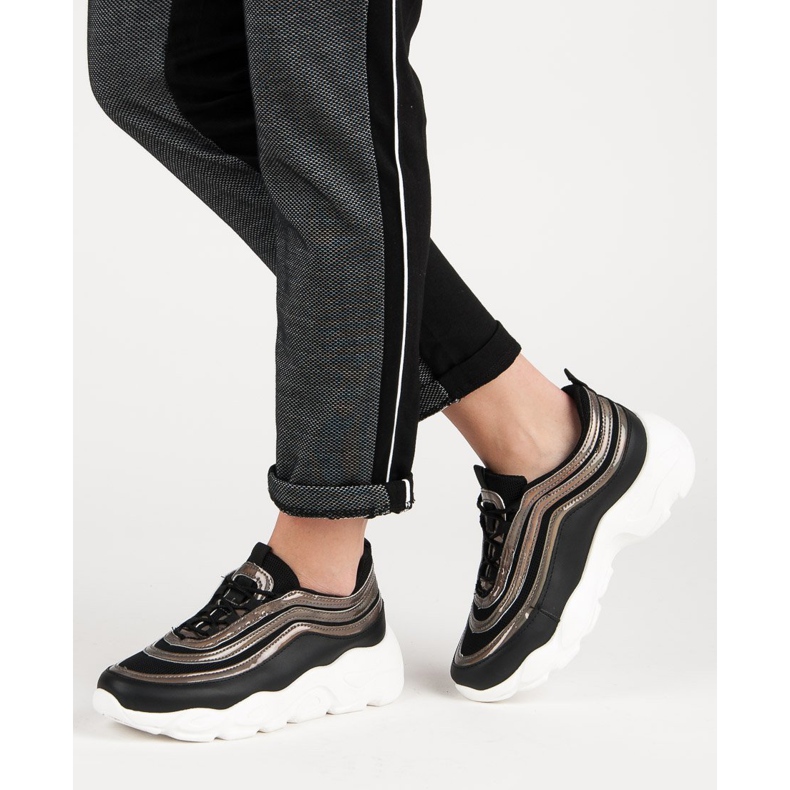 Lehké sportovní boty černá 1