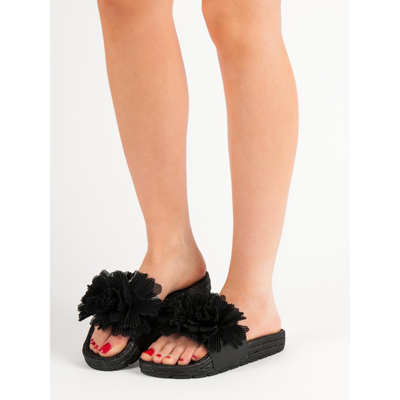 Seastar Černé pantofle s květinami černá 1