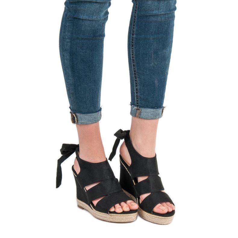 Anesia Paris Sandály na klínku černý 2