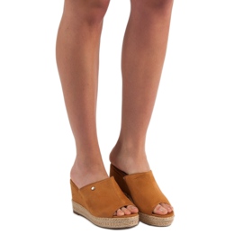 Best Shoes Sandály na klínku hnědý 1