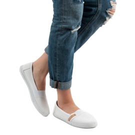 Pohodlné VICES Slipony bílý 2