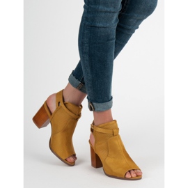 Evento Stylové uzavřené sandály žlutá 2 Evento Stylové uzavřené sandály žlutá 2