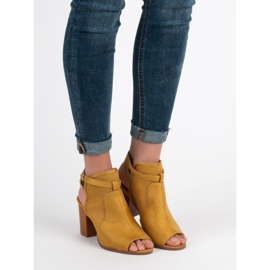 Evento Stylové uzavřené sandály žlutá 1 Evento Stylové uzavřené sandály žlutá 1