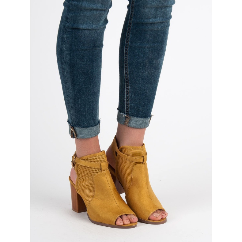 Evento Stylové uzavřené sandály žlutá 1 Evento Stylové uzavřené sandály žlutá 1