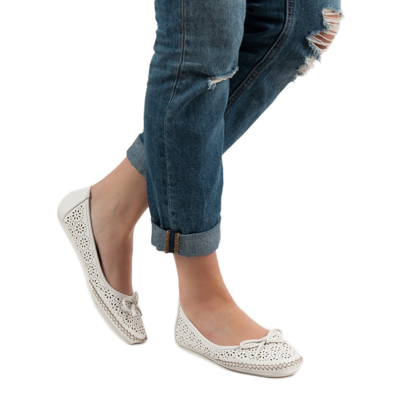 VICES bílé prolamované baleríny bílý 1