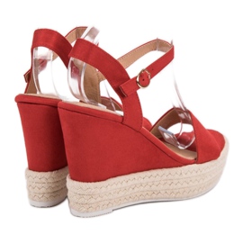 Ideal Shoes Stylové sandály na klínku červený 1