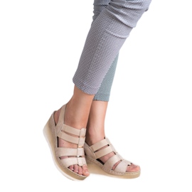 Goodin Pohodlné sandály na klínku žlutá 2