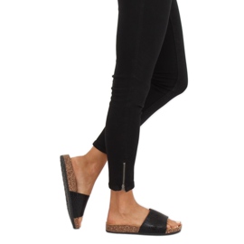Černé dámské černé pantofle PK44491 Black černý 1