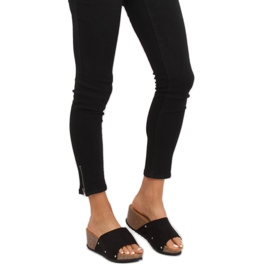 Černé klínové pantofle GU56 černý 1