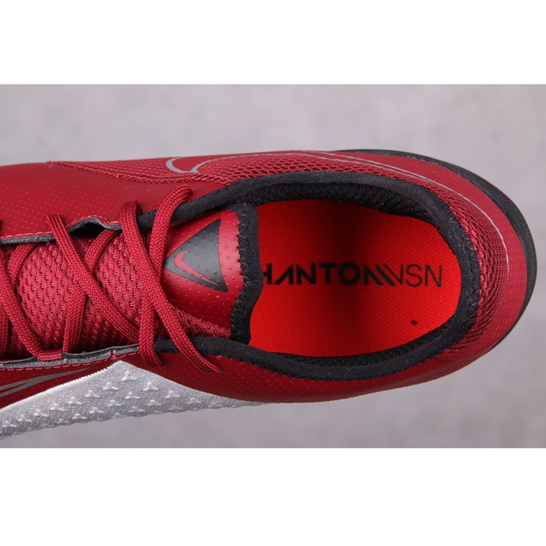 Kopačky Nike Phantom Vsn Academy Tf M AO3223-606 vícebarevný červené 2 Kopačky Nike Phantom Vsn Academy Tf M AO3223-606 vícebarevný červené 2
