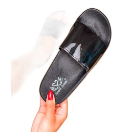 Small Swan Módní černé pantofle černý 2