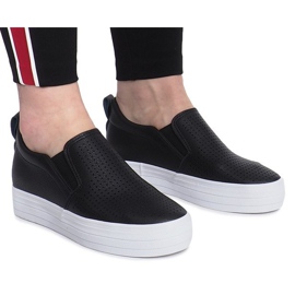 Černé prolamované tenisky na klínku Rockvale černý 2