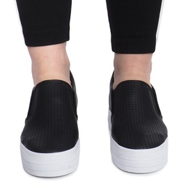 Černé prolamované tenisky na klínku Rockvale černý 1