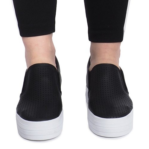 Černé prolamované tenisky na klínku Rockvale černý 1