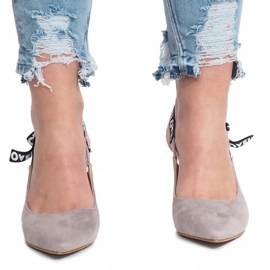 Šedé sandály na vysokém podpatku od Love Paris šedá 2