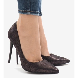 Černé klasické podpatky AT-0596-L černá 2