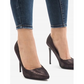 Černé klasické podpatky AT-0596-L černá 1