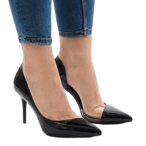 Černě lakované asymetrické podpatky GH11541 černá 1