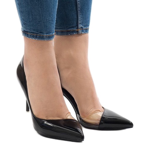 Černě lakované asymetrické podpatky GH11541 černá 2