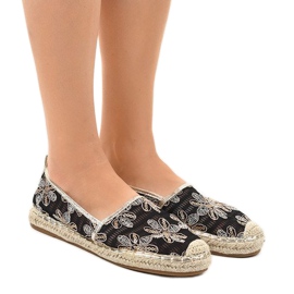 Černé prolamované espadrilky s květinami 68-118 černý 1
