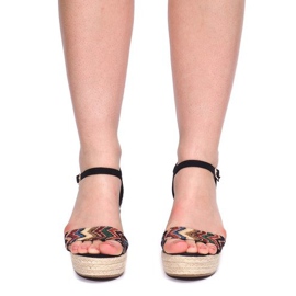 Sandály na klínku 100-540 Black černý 2