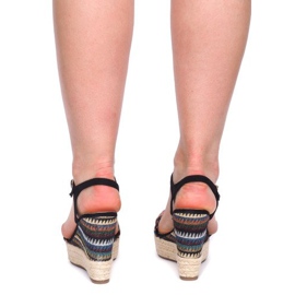 Sandály na klínku 100-540 Black černý 1