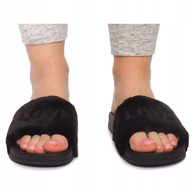 Love HN02-4 černé kožešinové pantofle černá 1