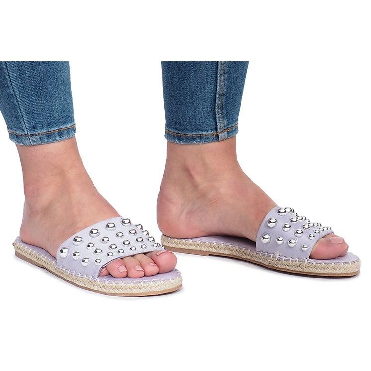 Fialové pantofle s cvočky Mocate fialový 1