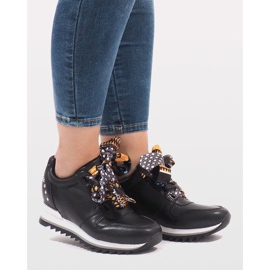 Černé sportovní tenisky na klínku G-124 černá 1