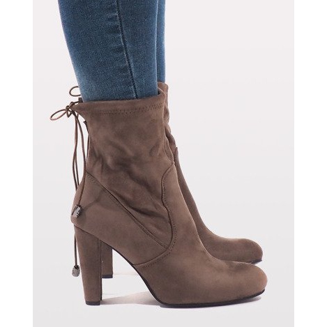 Khaki semišové kotníkové boty na sloupku E4873 vícebarevný zelená 1 Khaki semišové kotníkové boty na sloupku E4873 vícebarevný zelená 1