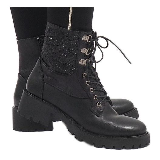 Ideal Shoes Černé šněrovací kotníkové boty s flitry 1621 černý 2