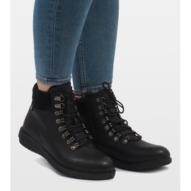 Černé šněrovací izolované boty 3971 černý 2