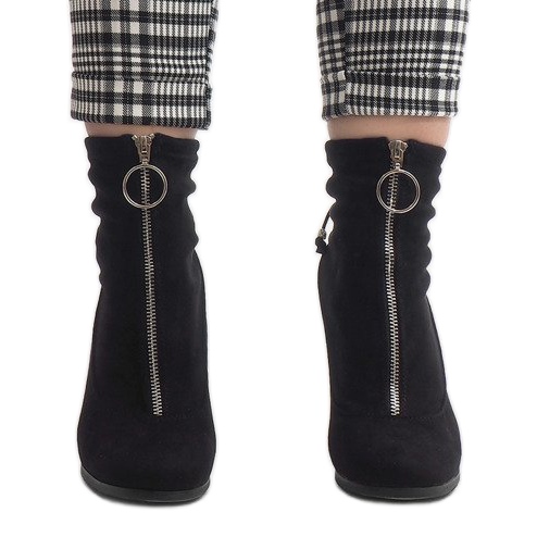 Černé semišové kotníkové boty na sloupku C-7179 černá 2