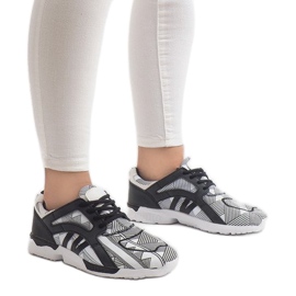 523 bílých trenérů černý 1