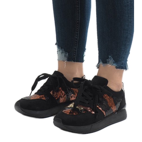 Černé sportovní klínové tenisky T025 černá vícebarevný 1