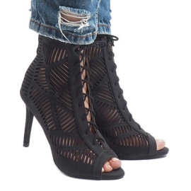 Černé kotníkové boty 1610-225 černá 2