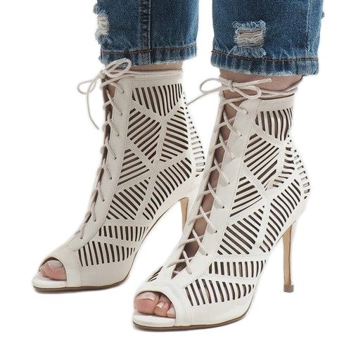 Bílé boty na čepu 1610-225 bílý 1