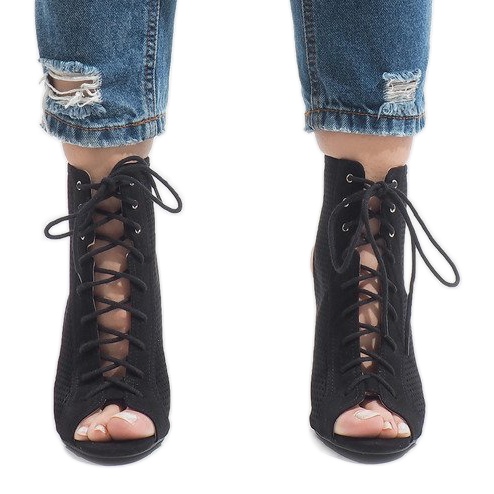 Černé otevřené kozačky na podpatku 1610-22 černá 2