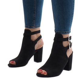 Černé kozačky na sloupku 173-853 černá 1 Černé kozačky na sloupku 173-853 černá 1