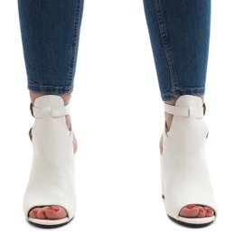 Bílé boty na sloupku 173-853 bílý 2