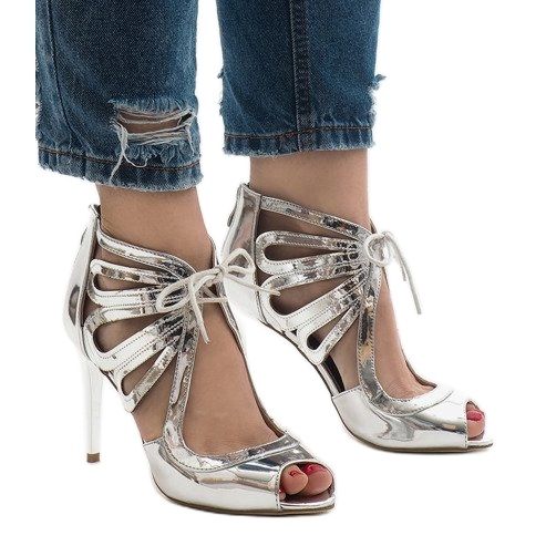 Stříbrné otevřené lakované boty C-003 šedá 1