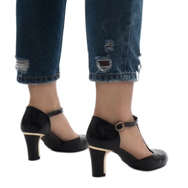 Černé lodičky na sloupku 2239-1 černá 1