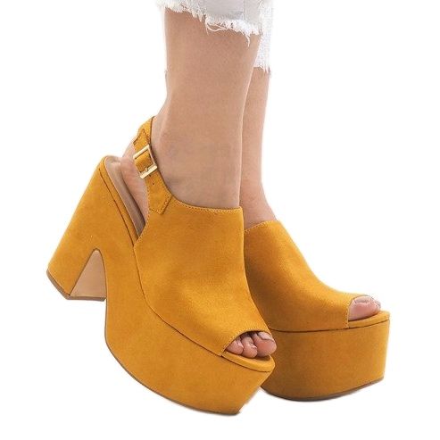 Žluté sandály na masivním bloku 8263CA žlutá 2 Žluté sandály na masivním bloku 8263CA žlutá 2