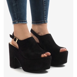 Černé sandály na masivním bloku 8263CA černá 1 Černé sandály na masivním bloku 8263CA černá 1